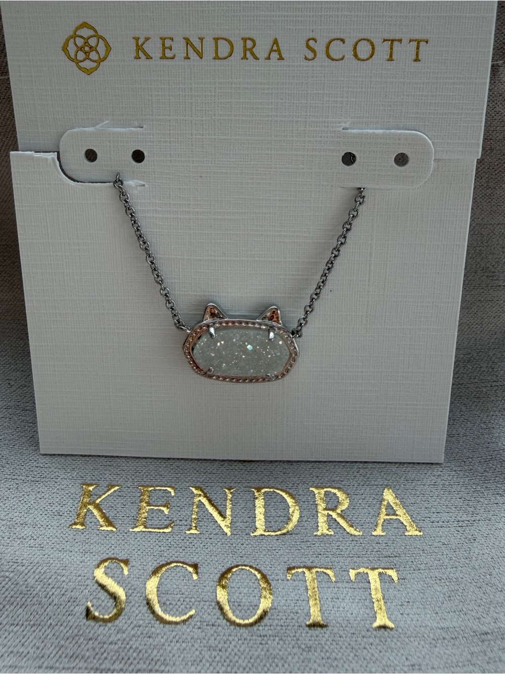 ❤️Kendra Scott Sparkling White Drusy Cat Pendant Necklace